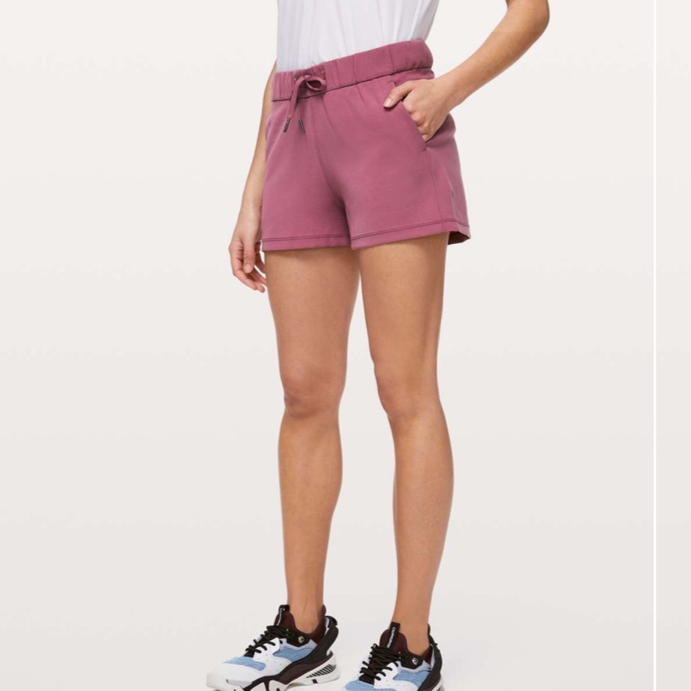 Lululemon On The Fly Short *Woven* 2.5" Misty Merlot Size:2